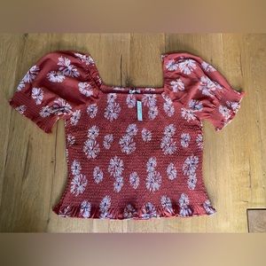Madewell Georgette Lucie Puff-Sleeve Smocked Bodice
Top in Moody Blooms NWT